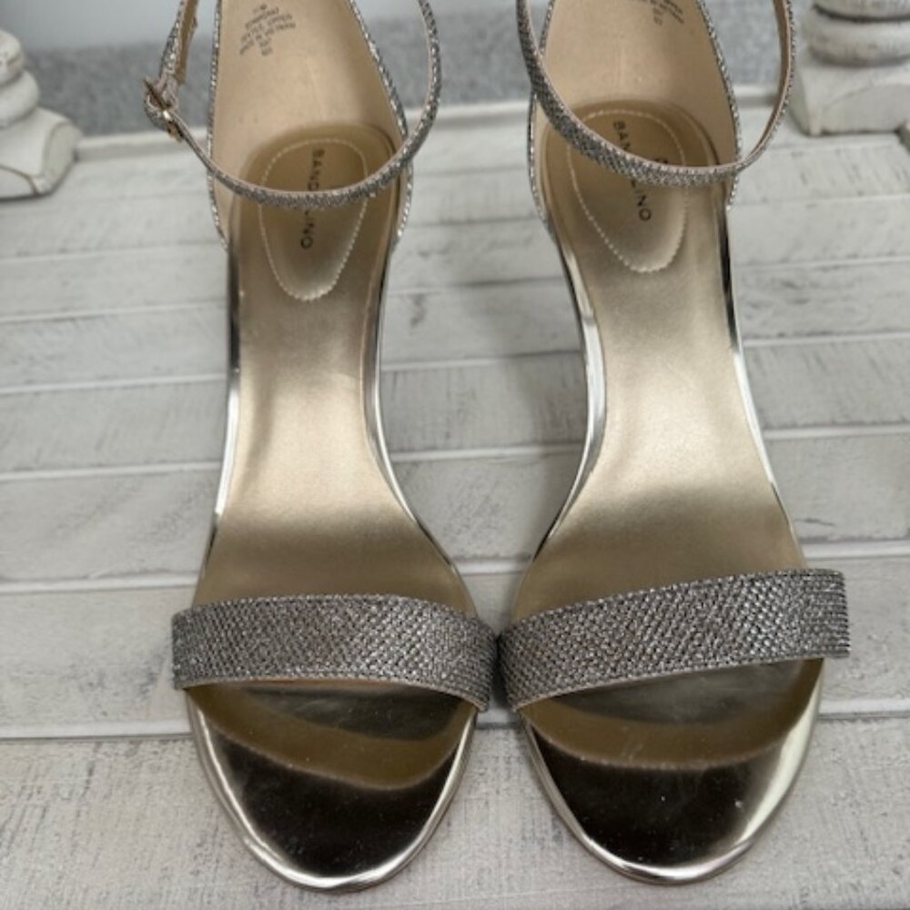 NEW without tags. Bandolino Women's Madia Dress Sandal size 11M Gold/Silver